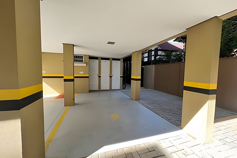 L040 | Jardim Cristal 301B apto amplo em Bombas
