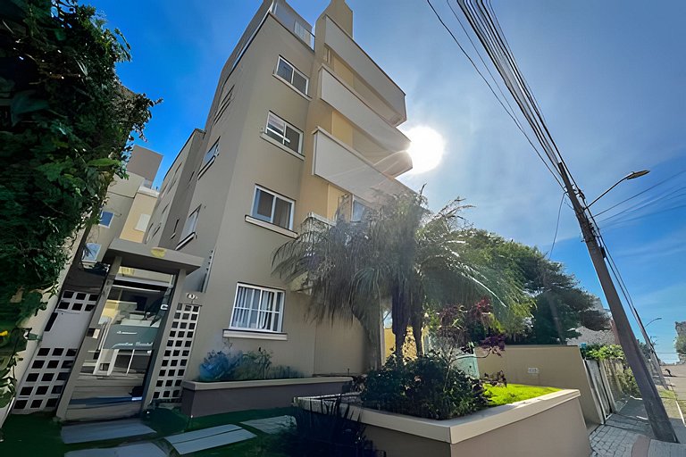 L040 | Jardim Cristal 301B apto amplo em Bombas