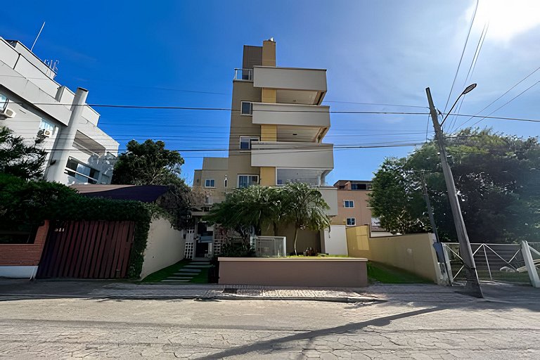 L040 | Jardim Cristal 301B apto amplo em Bombas