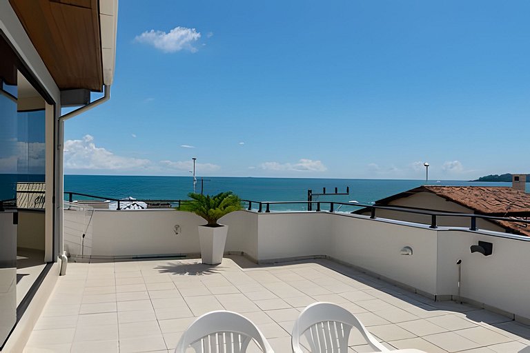 Cobertura para 9 pessoas na Praia de Bombas