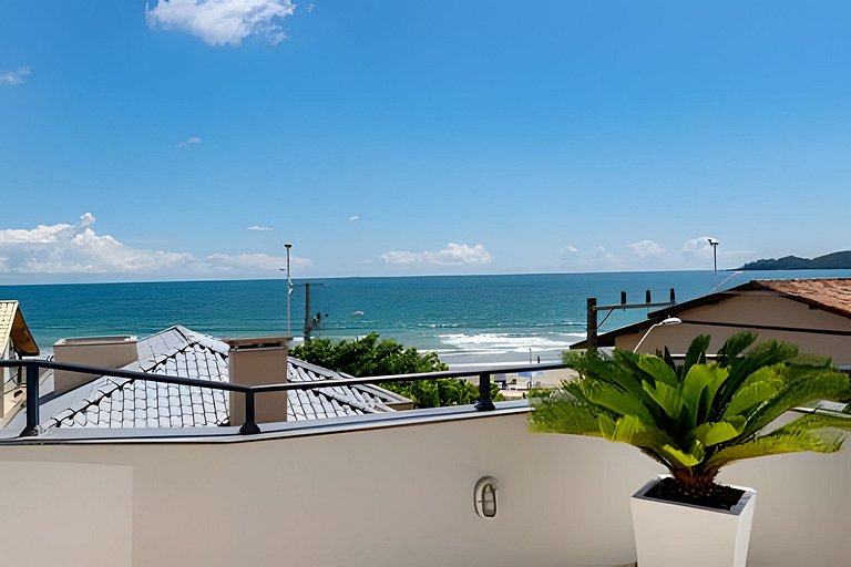 Cobertura para 9 pessoas na Praia de Bombas