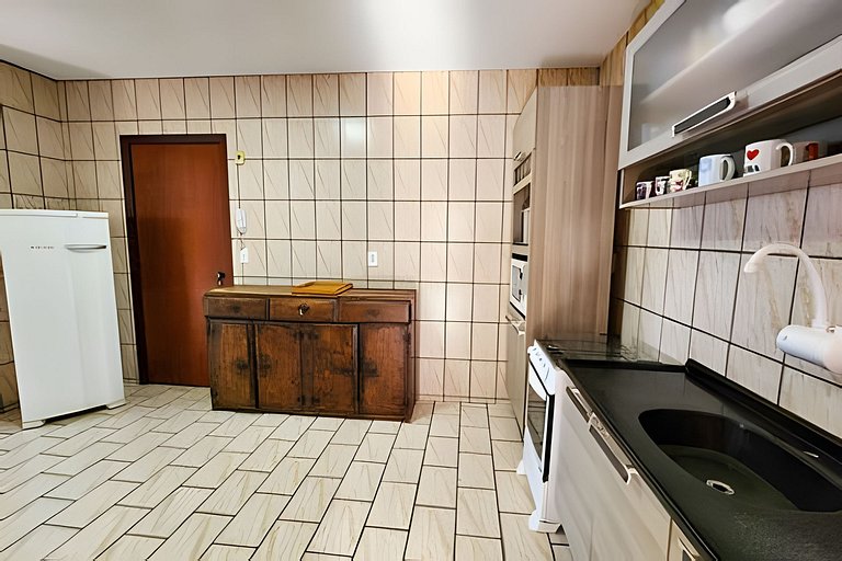 L013 | Vitor I 202 apartamento para 8 em Bombas