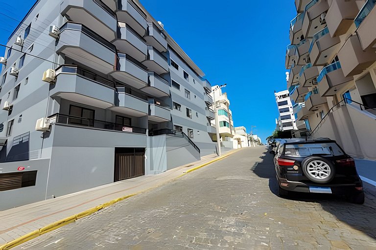 L168 - Apartamento na segunda quadra da praia