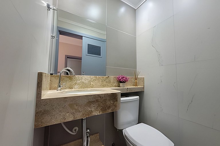 L161 - Apartamento na avenida para 7 pessoas