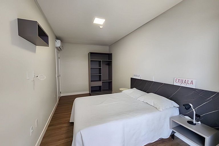 L020 | Villa Francione 202 apto amplo em Bombas