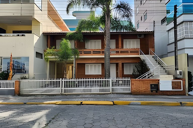 L057 | Ornela Térreo apto perto da praia Bombas