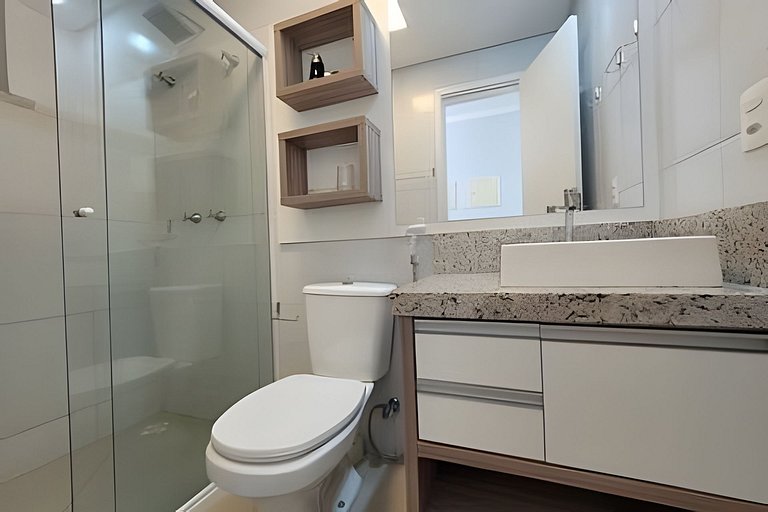 L137 | Apartamento 2 quartos na praia de Bombas