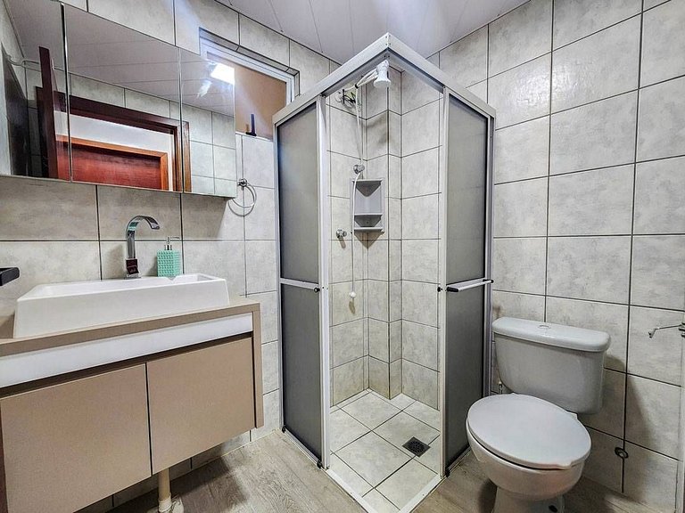 L033 | Apartamento c/ Churrasqueira Perto da Praia