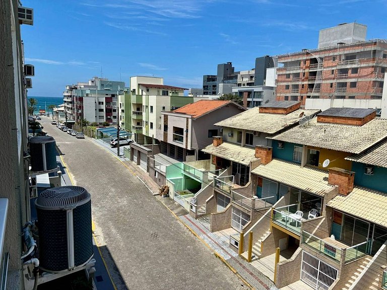 L036 | Apartamento com churrasqueira perto do mar.