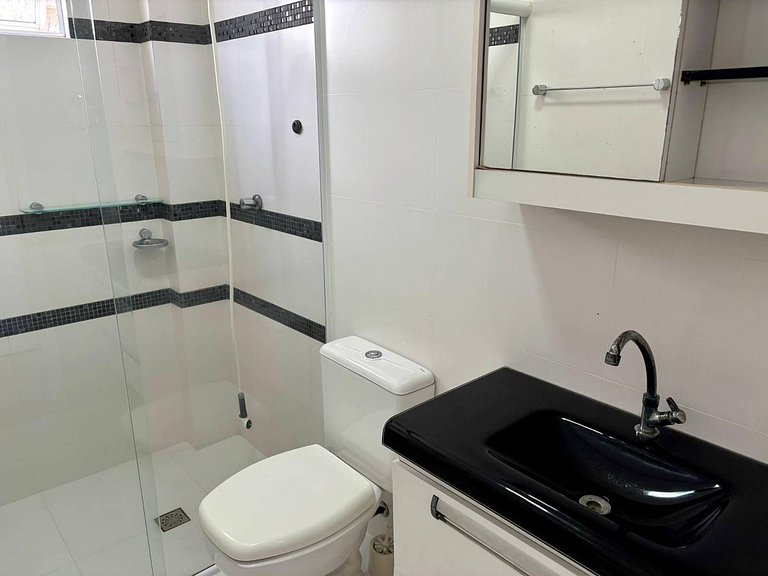 L036 | Apartamento com churrasqueira perto do mar.