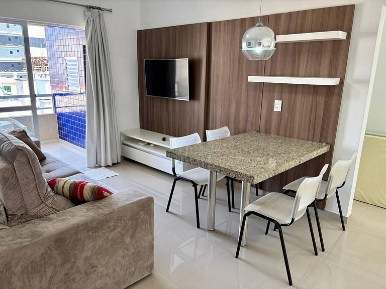 L036 | Apartamento com churrasqueira perto do mar.