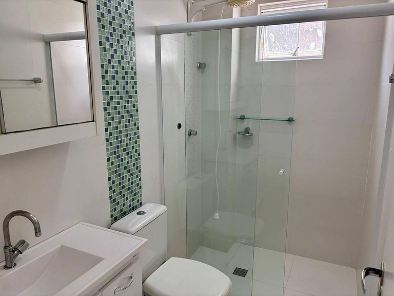 L036 | Apartamento com churrasqueira perto do mar.