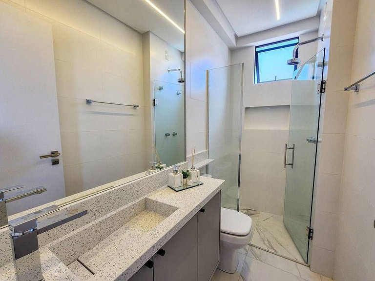 L042 | Apartamento com vista para o mar em Bombas.