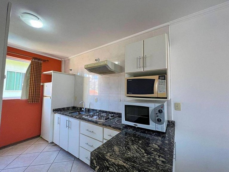 L043 | Apartamento com churrasqueira a 220m do mar