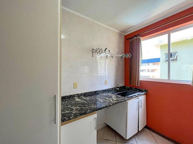 L043 | Apartamento com churrasqueira a 220m do mar