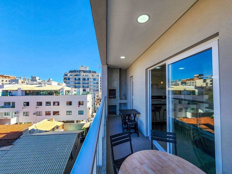 L053 | Apartamento a 250m do mar com churrasqueira