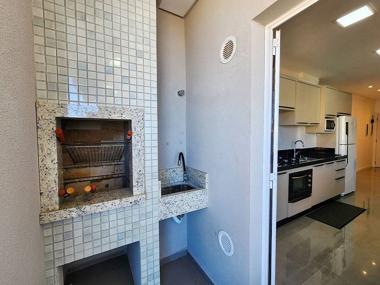 L053 | Apartamento a 250m do mar com churrasqueira