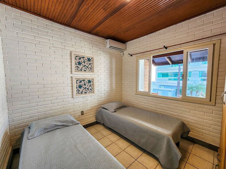 L056 | Apartamento com 3 dormitórios a 250m do mar