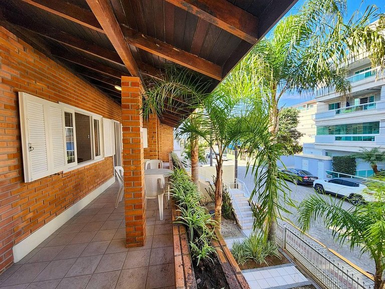 L056 | Apartamento com 3 dormitórios a 250m do mar