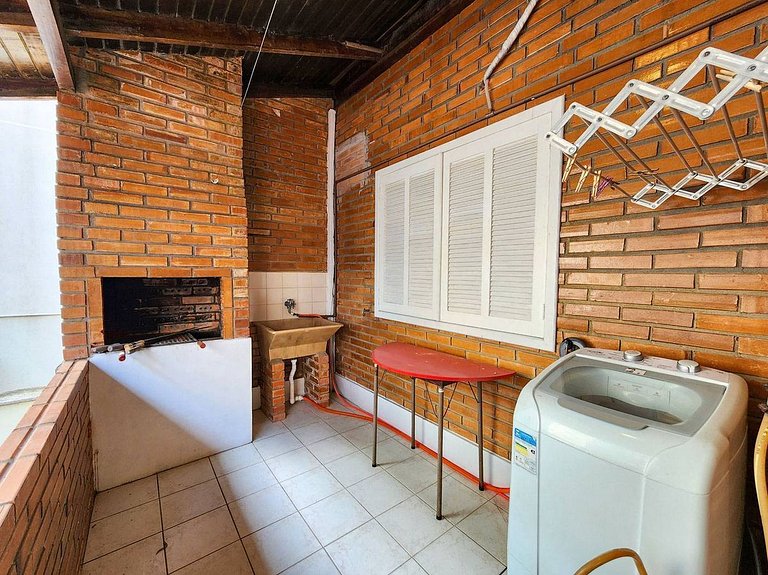 L056 | Apartamento com 3 dormitórios a 250m do mar