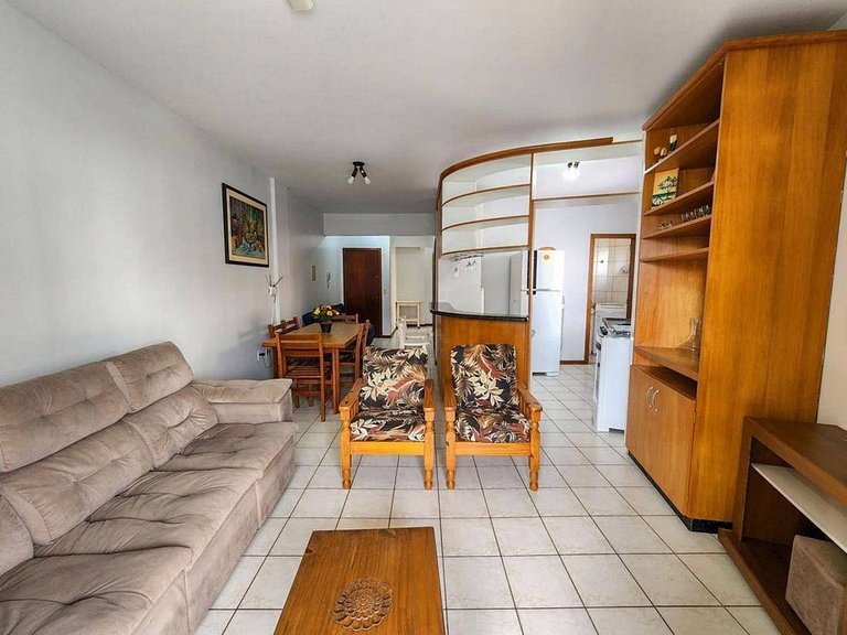 L067 | Apartamento com churrasqueira a 80m do mar.