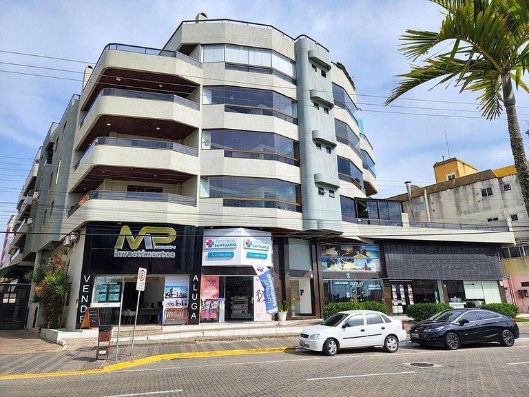 L067 | Apartamento com churrasqueira a 80m do mar.