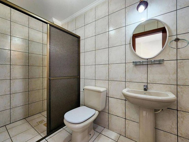 L067 | Apartamento com churrasqueira a 80m do mar.