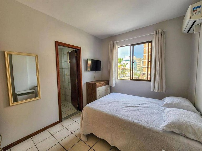L067 | Apartamento com churrasqueira a 80m do mar.