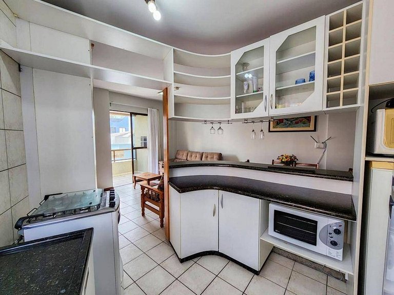 L067 | Apartamento com churrasqueira a 80m do mar.