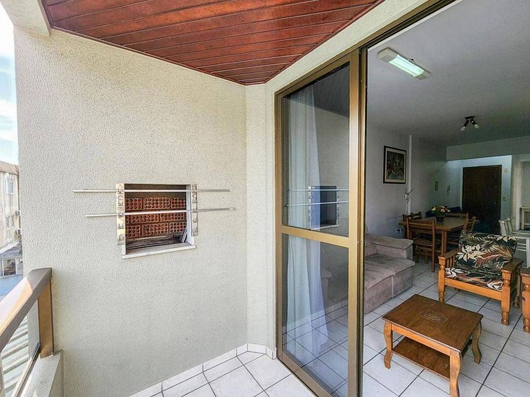 L067 | Apartamento com churrasqueira a 80m do mar.