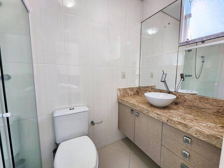 L098 | Cobertura duplex com jacuzzi e vista ao mar
