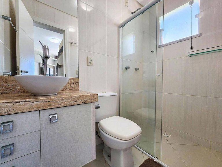 L098 | Cobertura duplex com jacuzzi e vista ao mar