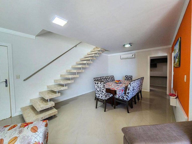 L098 | Cobertura duplex com jacuzzi e vista ao mar