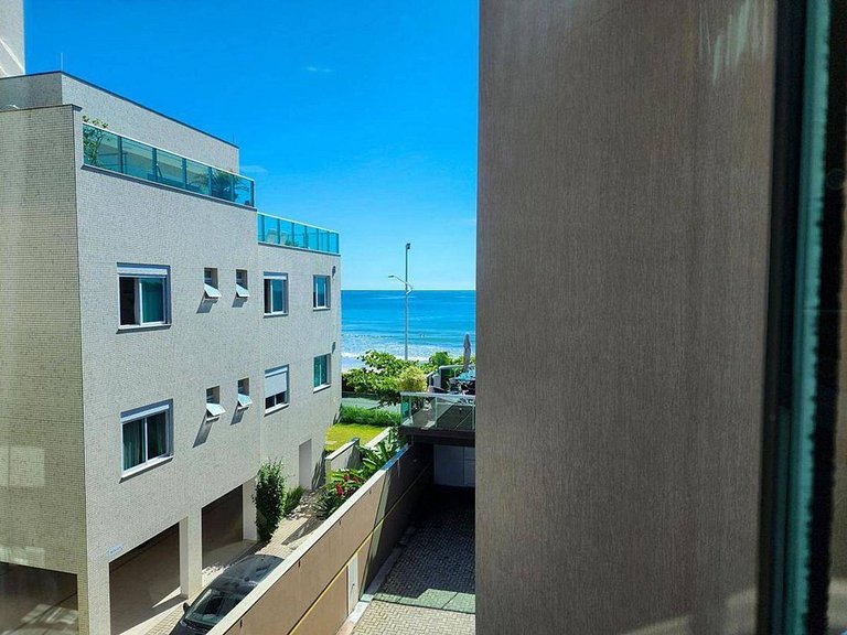 L098 | Cobertura duplex com jacuzzi e vista ao mar