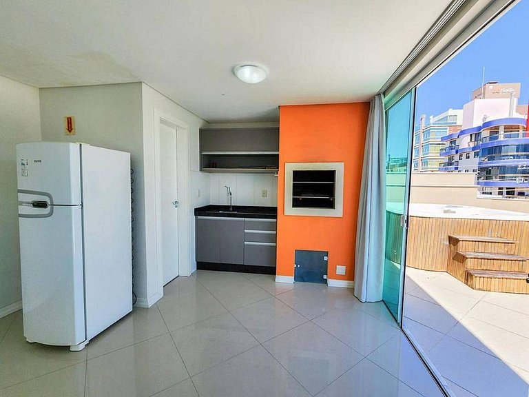 L098 | Cobertura duplex com jacuzzi e vista ao mar