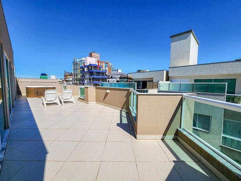 L098 | Cobertura duplex com jacuzzi e vista ao mar