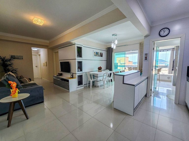 L107 | Apartamento com vista para o mar
