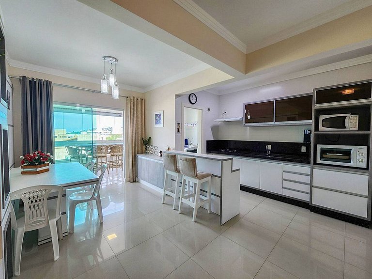 L107 | Apartamento com vista para o mar