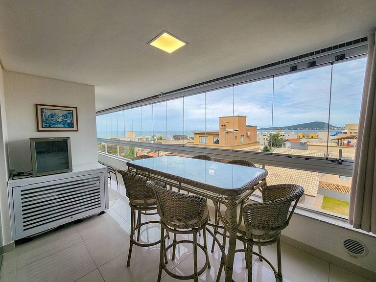 L107 | Apartamento com vista para o mar
