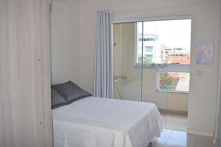 L144 | Apartamento com churrasqueira a 250m do mar