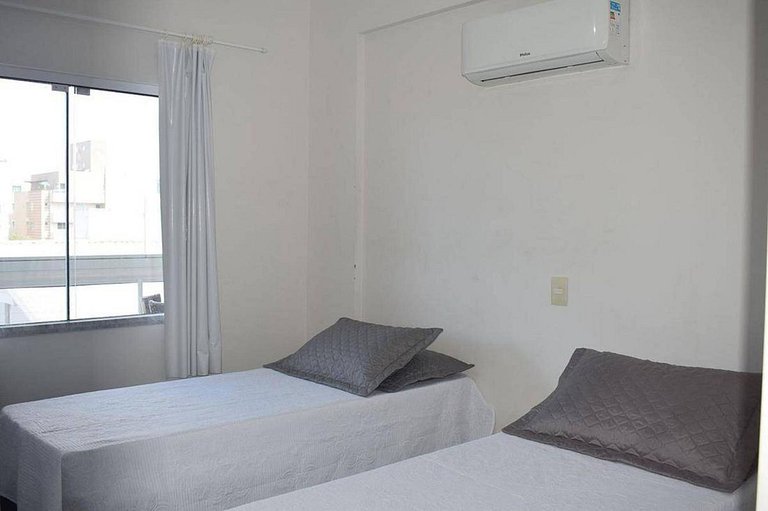 L144 | Apartamento com churrasqueira a 250m do mar