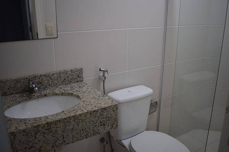 L144 | Apartamento com churrasqueira a 250m do mar