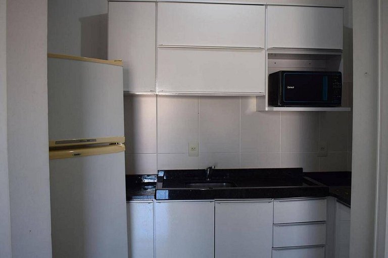 L144 | Apartamento com churrasqueira a 250m do mar