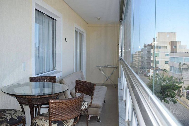 L144 | Apartamento com churrasqueira a 250m do mar