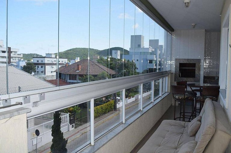 L144 | Apartamento com churrasqueira a 250m do mar