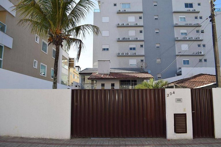 L158 Sobrado em Bombas 16 pessoas a 190m do mar