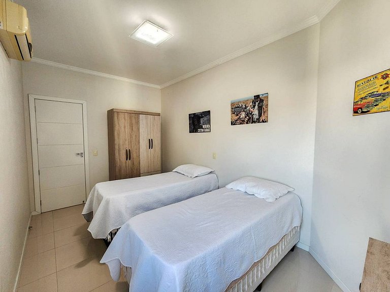 L163 - Apartamento em Bombas a 220 metros do mar