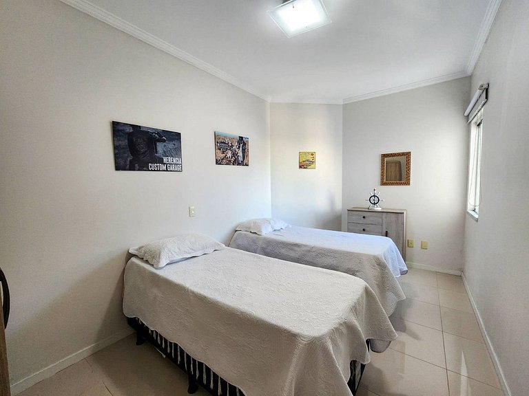 L163 - Apartamento em Bombas a 220 metros do mar