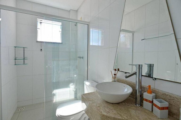 L164 Apartamento em Bombinhas a 220m do mar
