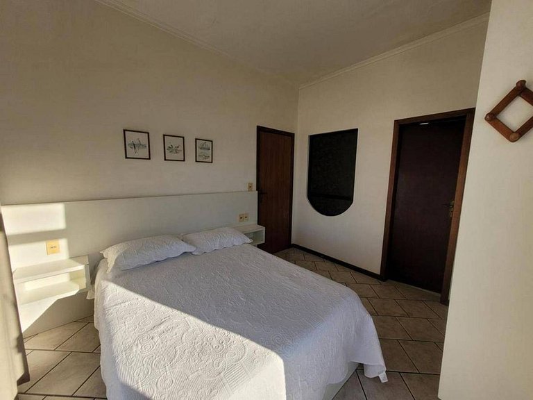L166 - Triplex frente mar com piscina em Bombas